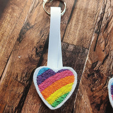 Load image into Gallery viewer, Feltie heart keyring
