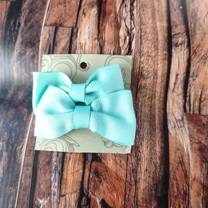 Green pigtail bows