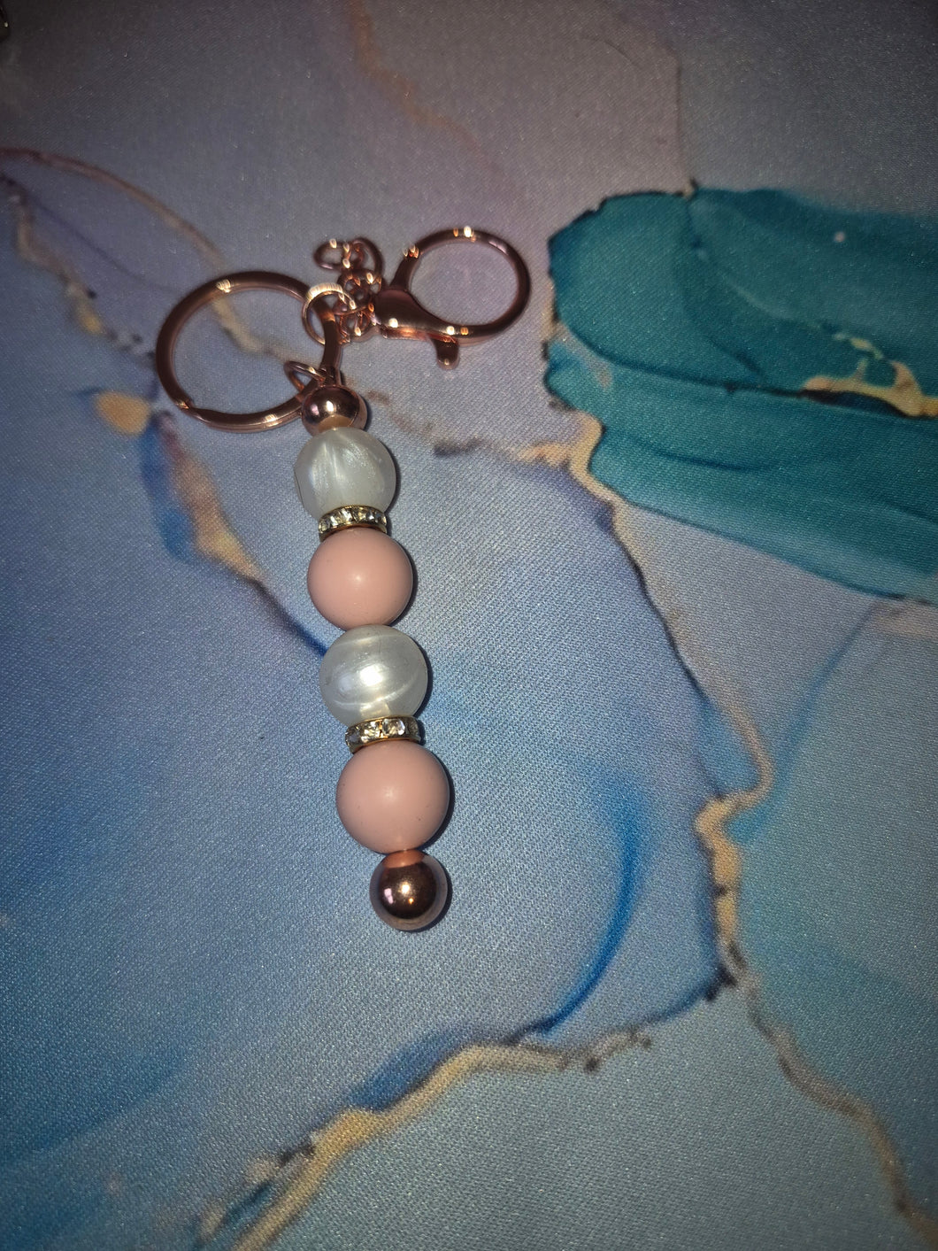 Tan and white beaded keyring