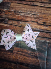 Load image into Gallery viewer, Bats Large bow
