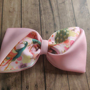 Bird Cupped Bow