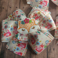 Load image into Gallery viewer, 6&quot; pinwheel bow with cute matching fox feltie decoration
