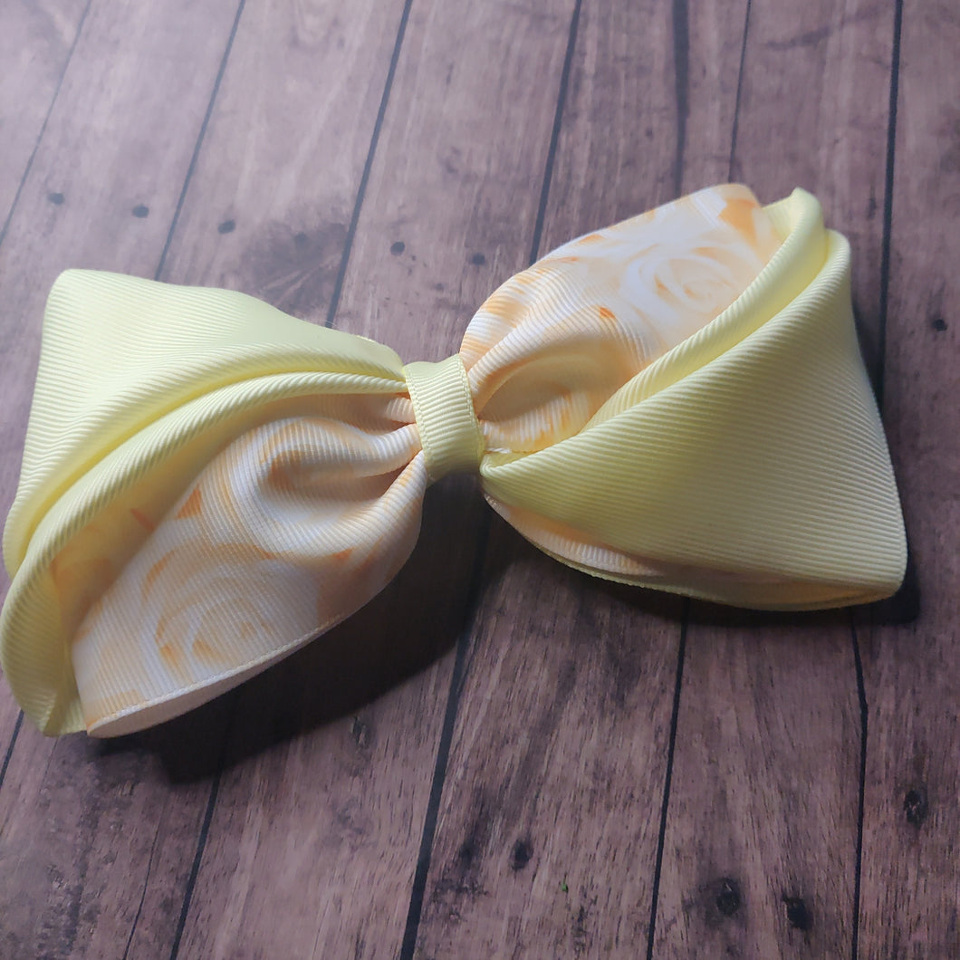 Cream and yellow rose cupped bow