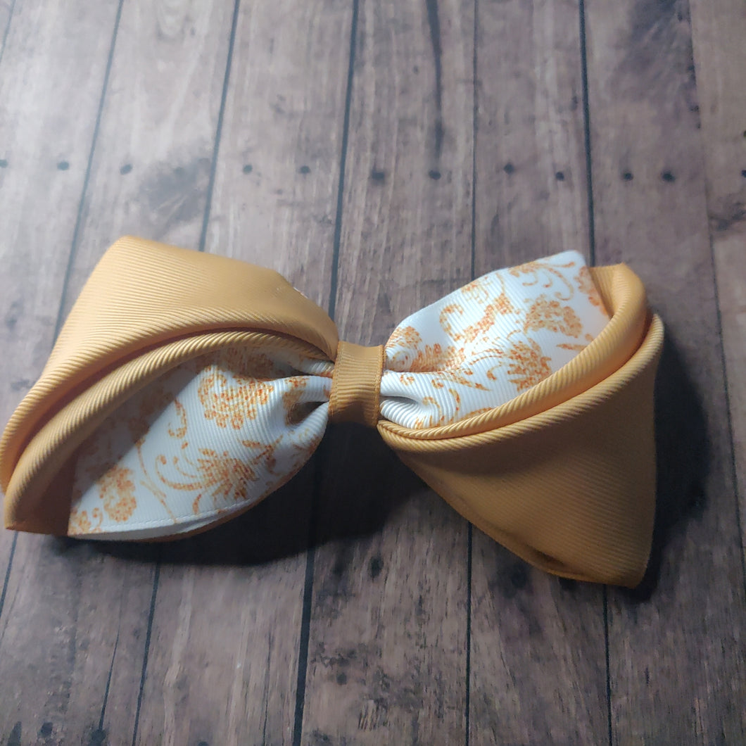 gold floral cupped bow