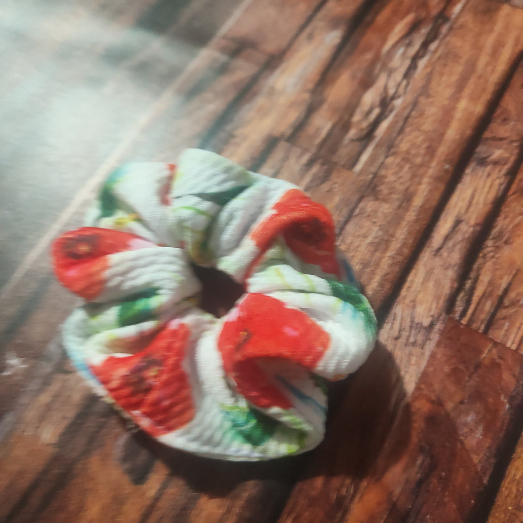 small poppy scrunchie